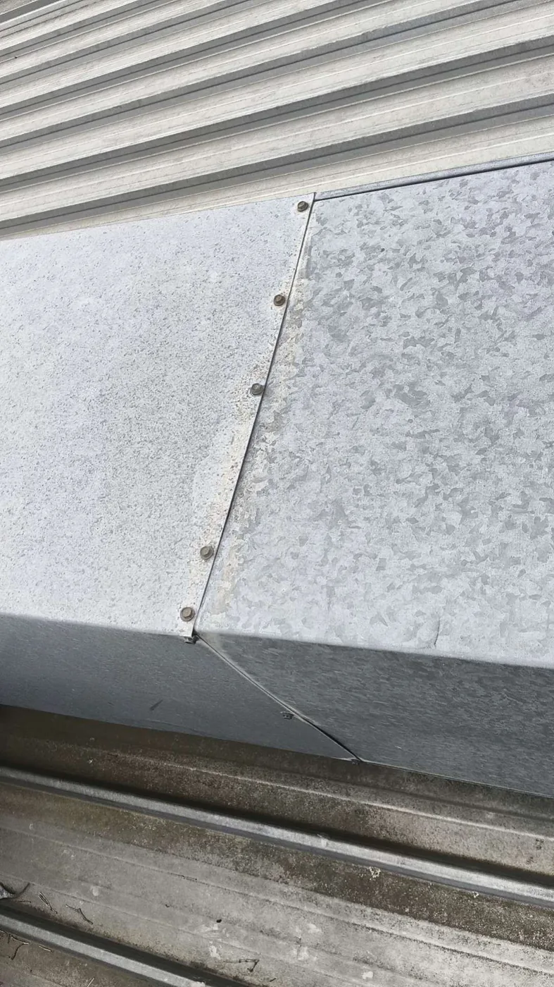Metal box-gutter joint detail